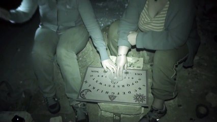 Spirit Adventures - Séance de Ouija dans un château abandonnée avec un esprit malin (Ouija Session)