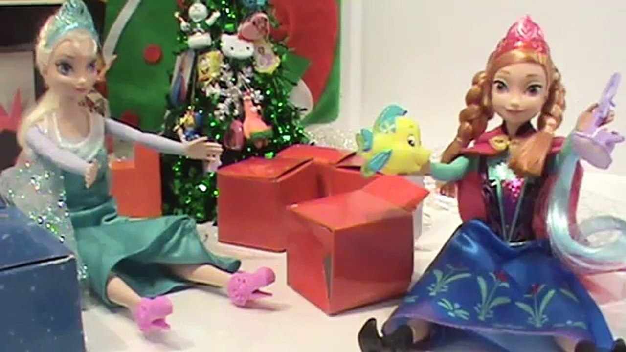 Frozen Elsa and Anna Dolls Opening Surprise Christmas Gifts by Toypals.tv