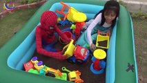 Spiderman vs Spidey girl Embrace in real life - Frozen Elsa & Belle CRYING Fun Superhero Gummy Candy