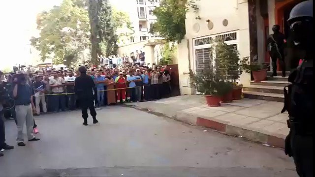 مباشرة من عين المكان .. فرحة عارمة و النشيد الوطني على لسان مواطني فاس بعد اعتقال الإرهابيين
