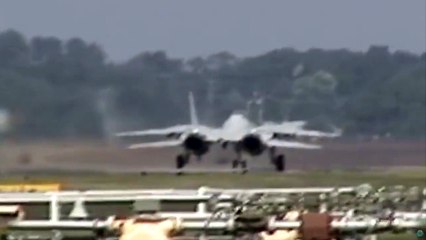 Grumman F-14 Tomcat - Last Official Flight - worth seeing