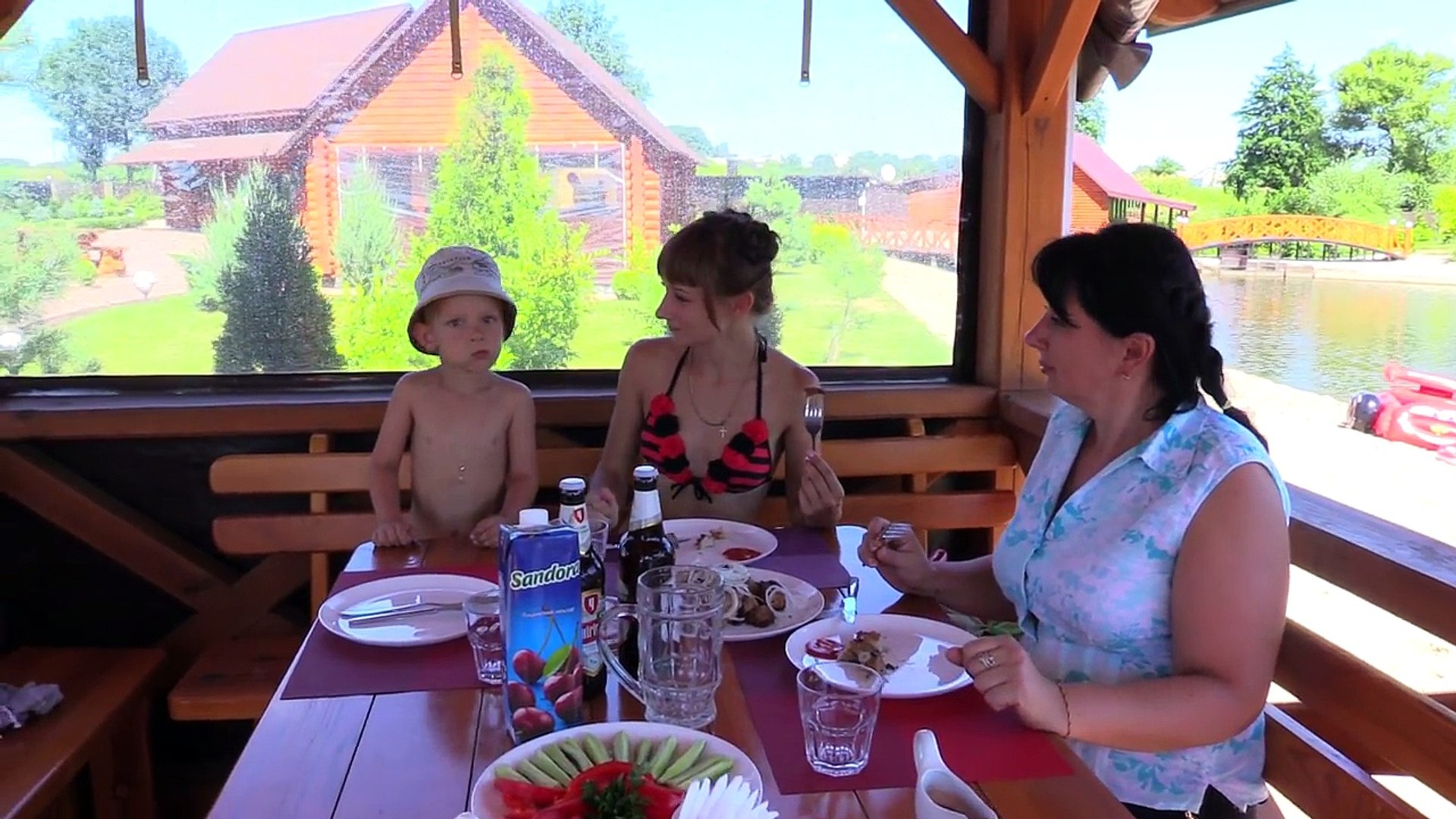 ⁣ВЛОГ Отдыхаем на речке, купаемся, плаваем на Маквине, кушаем шашлыки VLOG Rest on the river
