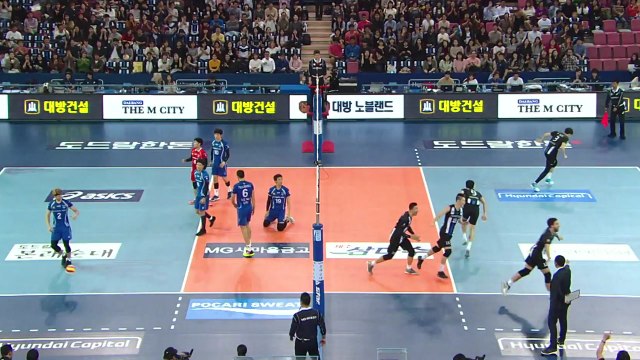 현대캐피탈, V리그 개막전 승리...현대캐피탈 3:1 대한항공 / YTN