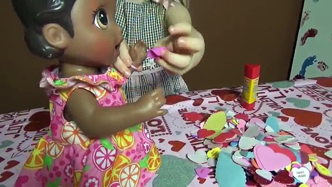 BABY ALIVE makes VALENTINES CARDS!..And Mails them! The Lilly and Mommy Show. The TOYTASTIC Sisters