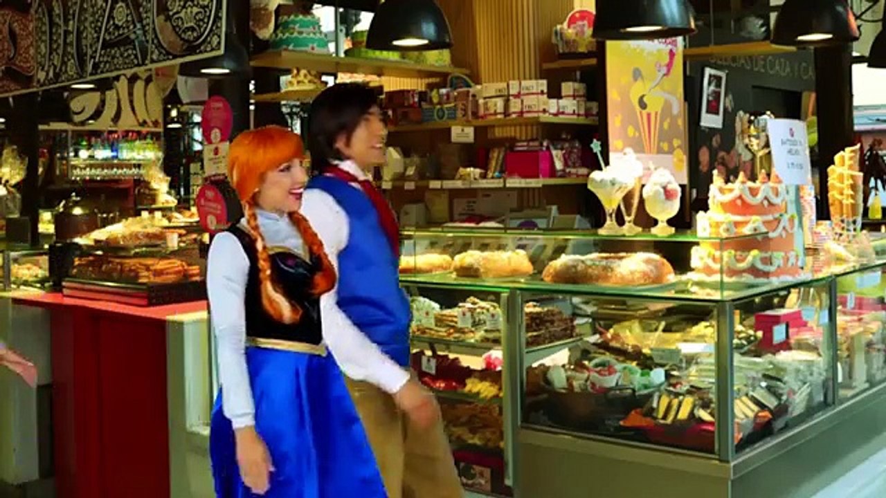 Frozen Anna and Elsa Switch Places Featuring Elena of Avalor, Ariel, & Kristoff. DisneyToysFan