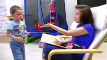 Bad Baby УМЕНЬШИЛА БРАТА Вредные детки превращают большое в маленькое Kids transform food & toys