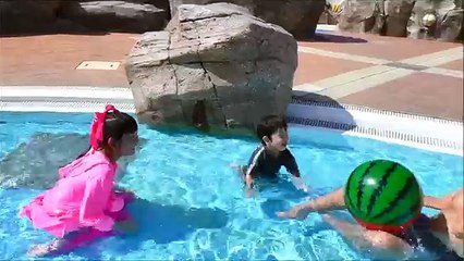 ★キッズプールで「すいかビーチボール」遊び！in ラグナシア★Play ball Kids pool★