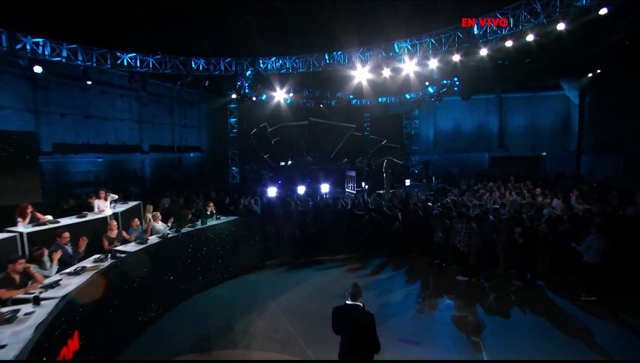 Chris Martin & Mary J Blige perform for Somos Una Voz