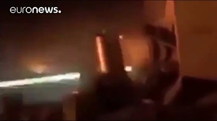 Télécharger la video: Iraqi-Kurdish crisis: tension flares between Kurds and Shi’ite militia in town near Kirkuk