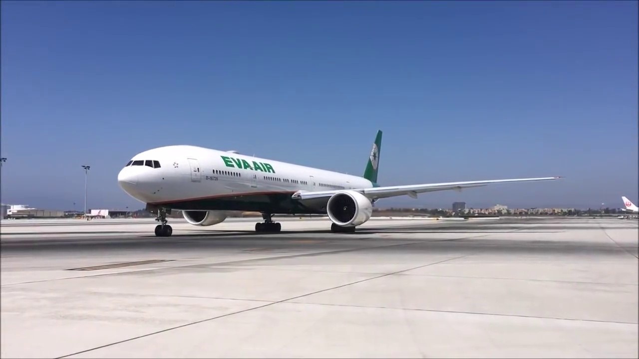 EVA Air Boeing 777-35E(ER)  Taxi and Takeoff
