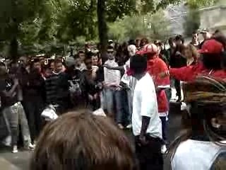 CRUNK KINGZ perform live at Paris (snap dance)