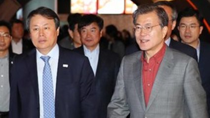 문재인 대통령 "부산 영화제, 지원하되 간섭하지 않을 것" / YTN