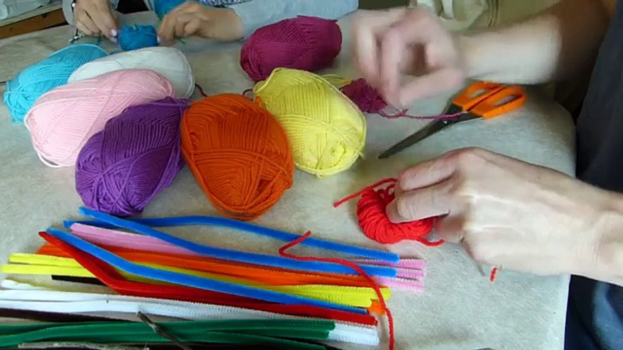 tuto pompon en laine sans carton : des pompons fleur à offrir