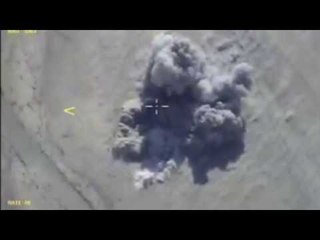 下载视频: Russian forces target large column of ISIS terrorists heading for Deir ez-Zor, Syria – MoD