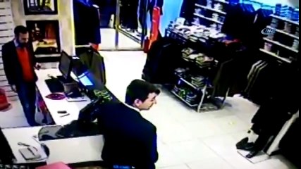 Mağazada İlginç Olay... Çalışanlar Neye Uğradığını Şaşırdı