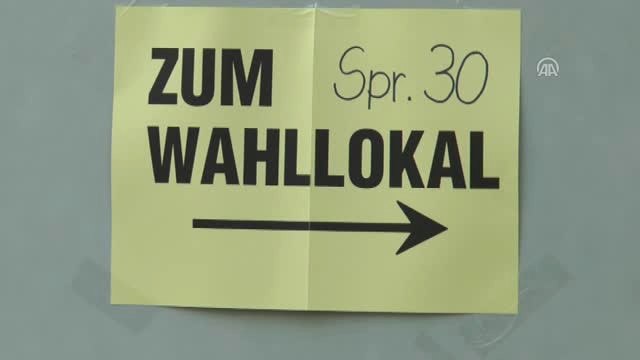 Avusturya Sandık Başında - Başbakan Kern ve Dışişleri Bakanı Kurz Oylarını Kullandı - Viyana