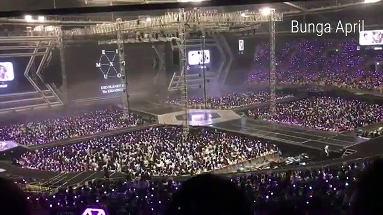 Collection of EXO-L Singing