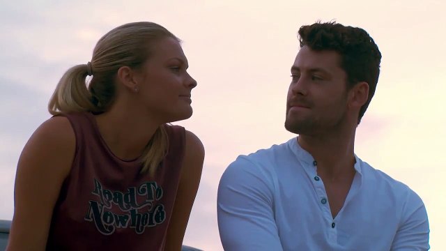 6726 - Ziggy and Brody kiss