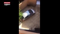 Un automobiliste tente de sortir sa voiture d’une cour et galère (Vidéo)