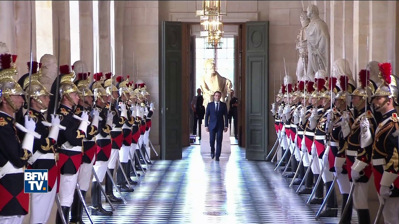 Pourquoi la popularité d'Emmanuel Macron a chuté en cinq mois