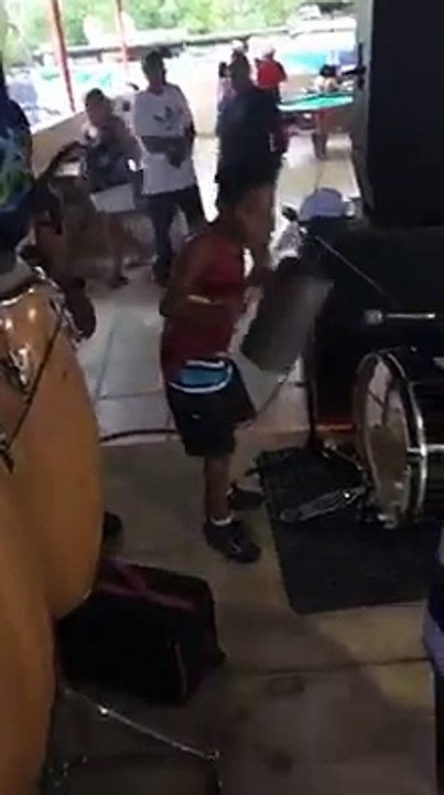 Cuanto talento, tiene este niño de solo 8 años , Lo mas sorprendete es como aprendio , Te daran ganas de llorar...