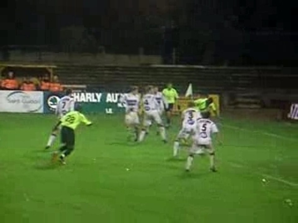 Dans la mêlée, Moussa se faufile et place son but