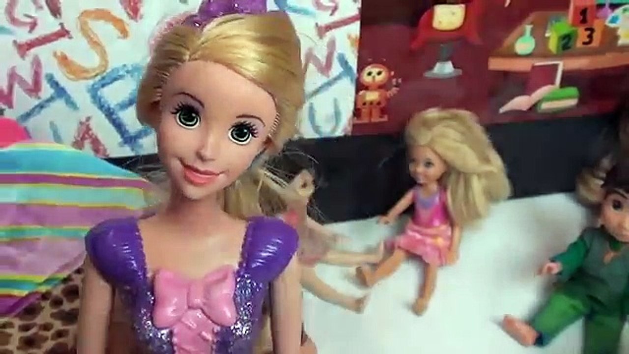 barbie chelsea broke her leg