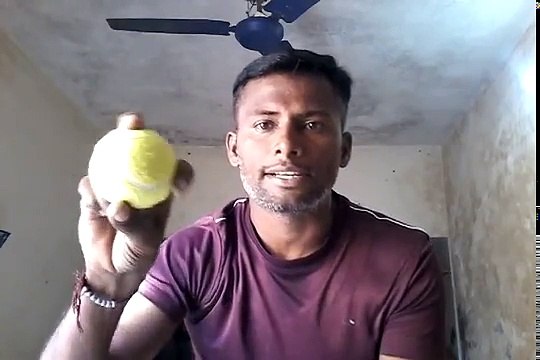 How To Bowl Slower Hindi Tutorial - Cricket Bowling Tips In Hindi | Ball Grip Do very Easy Technique