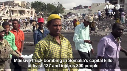 Somalia:President visits attack victims, death toll rises to 137