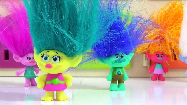DREAMWORKS TROLLS Movie, Song and Dance Poppy & Branch, Save Trolls From the Bergens! Toy Surprises