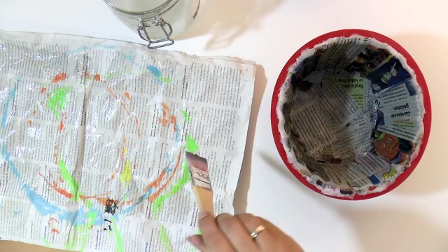 Surprise maken: Papier-maché taart knutselen