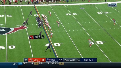 Houston Texans running back D'Onta Foreman uses his speed to run 39 yards, just short of the goal line