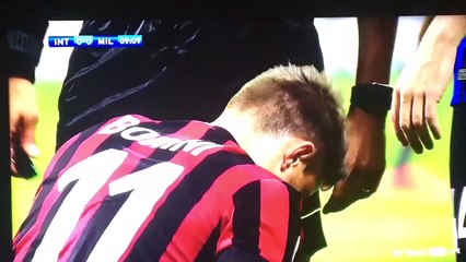 Скачать видео: Fabio Borini Comically Massages His Stomach vs Inter!