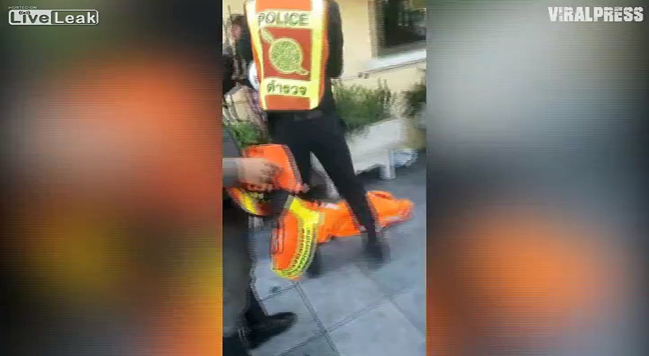 Uncensored Footage Of Female Tourist Running Naked Down Road In Bangkok