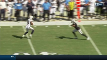 Derek Carr throws interception on his first pass of game