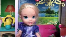 Elsa and Anna Toddlers Paint Clothes ! Make a Mess Scribbling the face Makeup Dress-up Lipstick