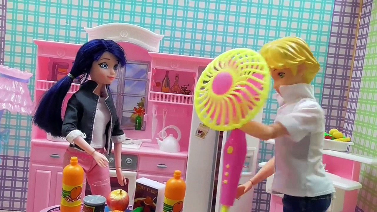 Marinette es aplastada por un elefante | Videos de ladybug