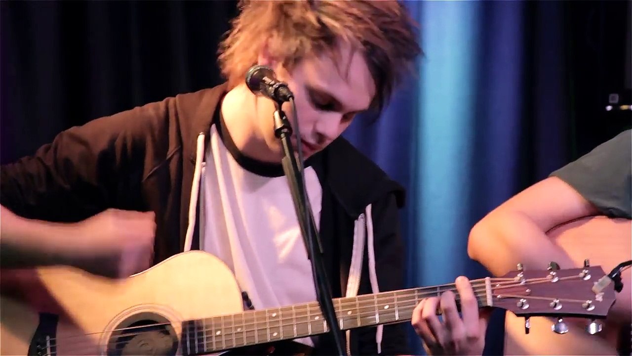 5SOS Performs Acoustic Version Of 'Out Of My Limit'