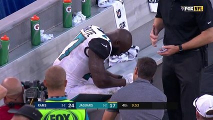 Leonard Fournette loses footing, hobbles off field