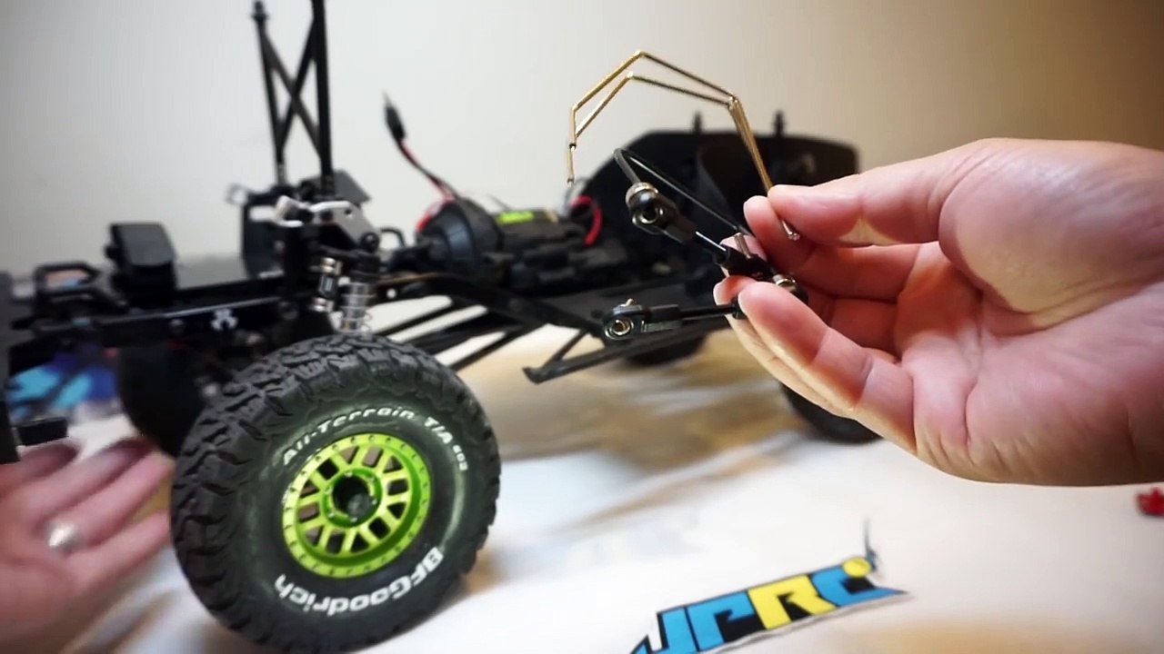 No More Body Roll ! - Axial SCX10 II Swaybar Quick Disconnect - JPRC Monster Energy Jeep Cherokee