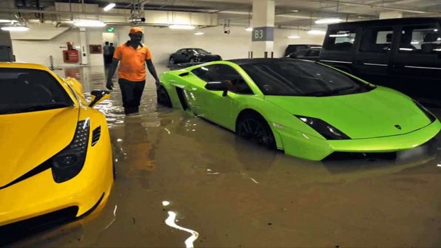 Coches lujosos abandonados en Dubai - Abandoned cars in Dubai Airport