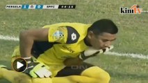 Penjaga gol maut bertembung rakan ketika perlawanan