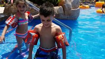 WATERPARK KIDS FUN Video Splash Pad Waterslide Ride Playground Family Amusement Park! Nickelodeon
