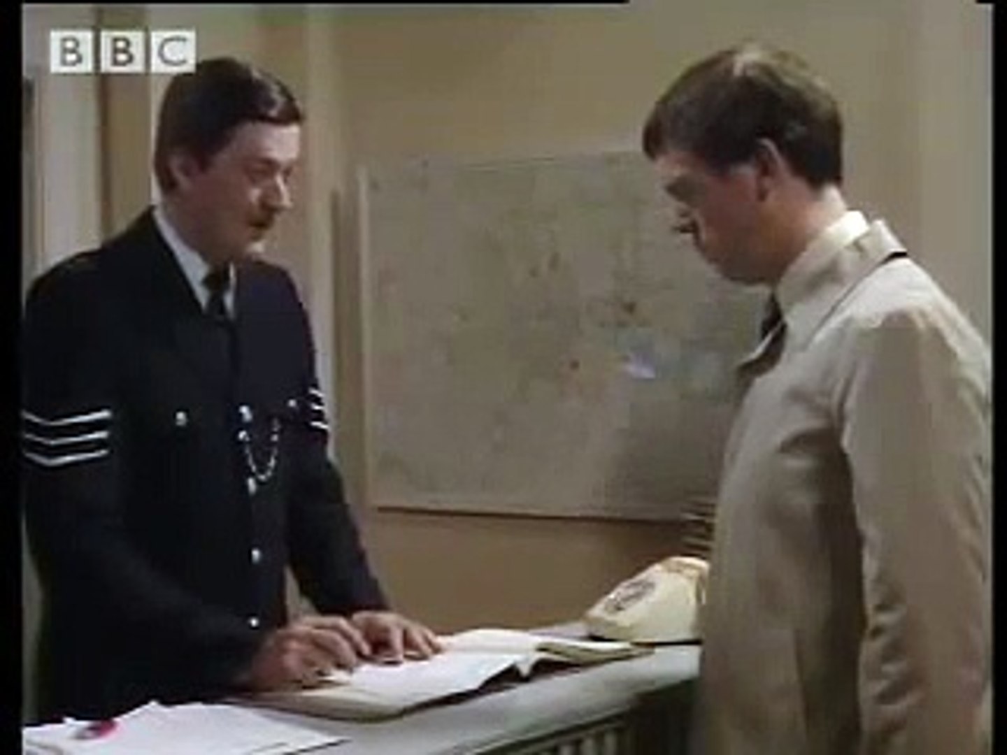Funny Hugh Laurie & Stephen Fry comedy sketch! 'Your name, sir' - BBC-hNoS2BU6bbQ