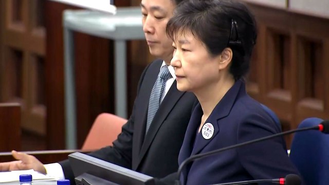 박근혜 前 대통령, 첫 법정 진술...변호인단 전원 사임 / YTN