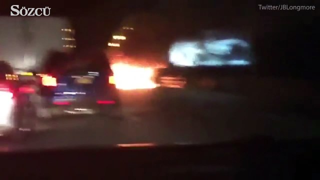 Kız arkadaşını yanan arabada bırakıp taksiyle kaçtı
