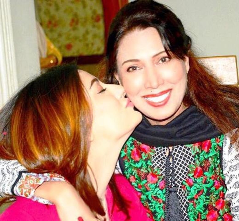 Pakistani Celebrities With Their Mothers