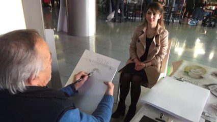 5 Dakikada 5 Liraya Portre Çizimi Görenleri Şaşırtıyor