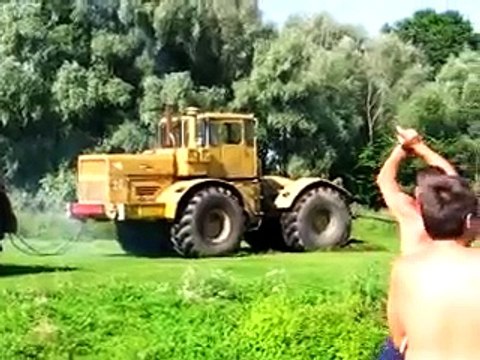 Как достать из речки трактор Кировец К-700? (18+)