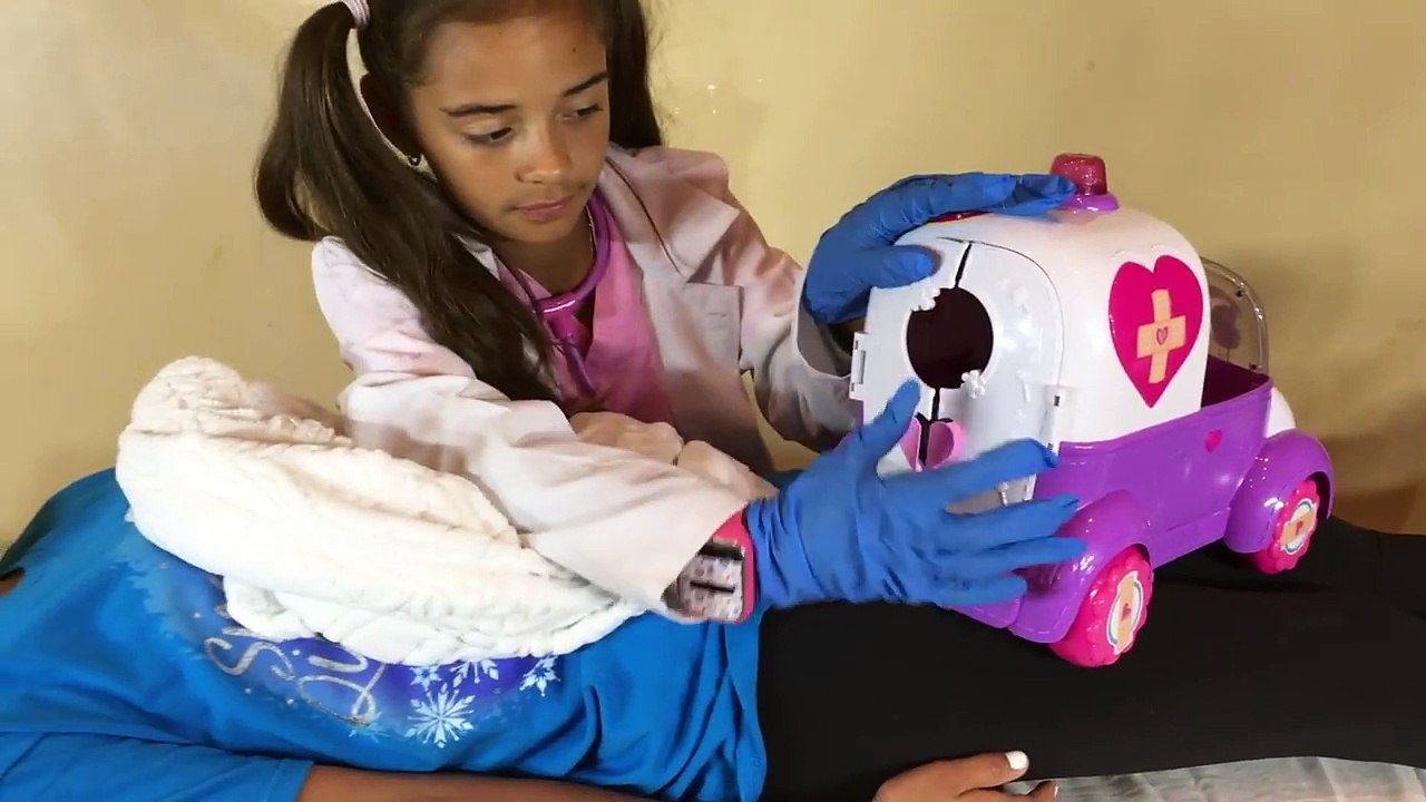 BAD BABY MESSY TOILET Doc McStuffins Checkup & Surgery Sophia Sarah Frozen Elsa TOYS GumBalls Family